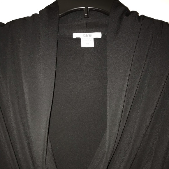 Sleeveless V-Neck Blouse - Picture 5 of 9